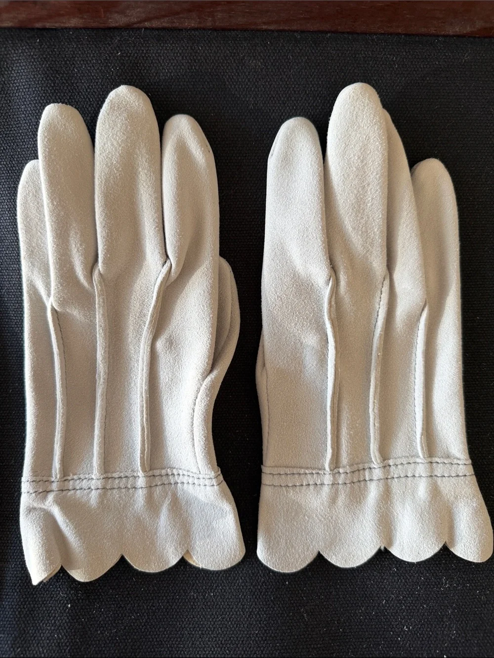 Cream Scalloped Edge Gloves - Soft Leather Style